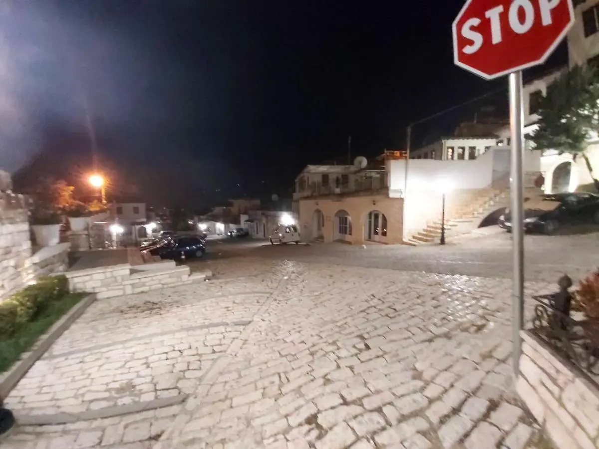 Spacious House In Berat With Secure Parking. 別荘