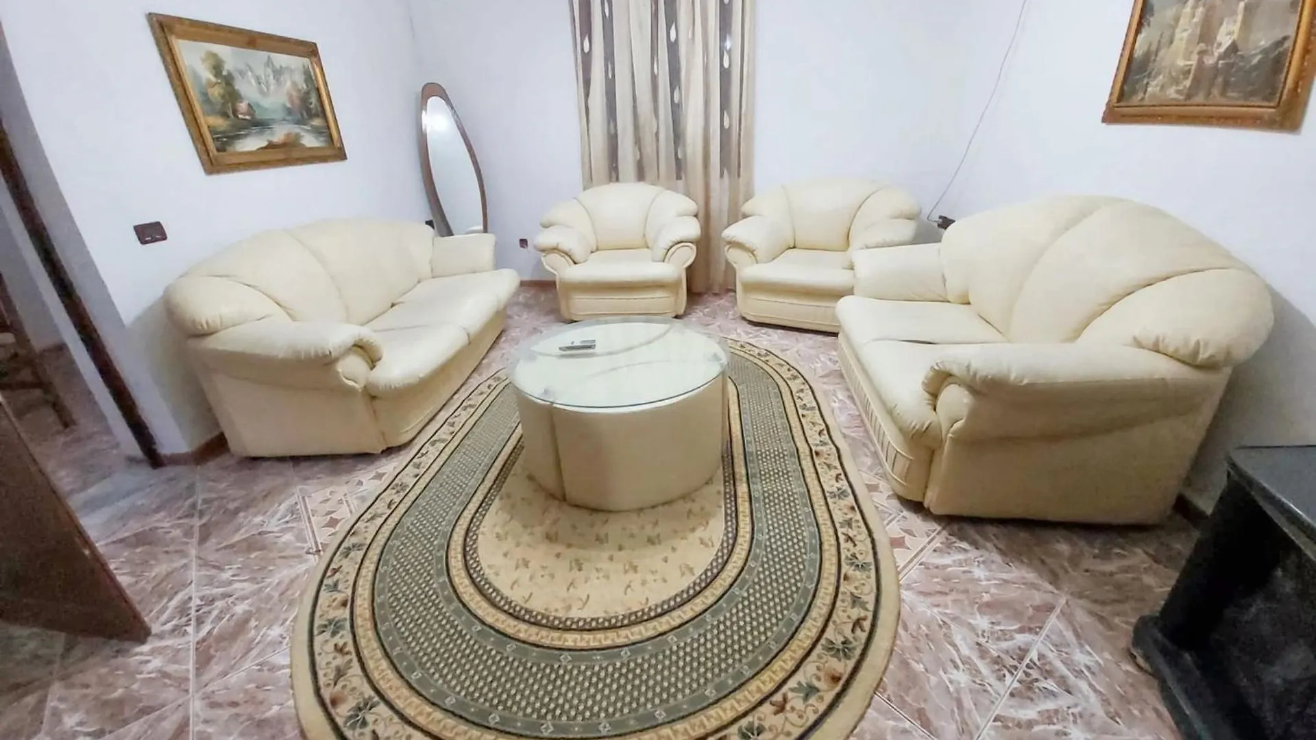 Spacious House In Berat With Secure Parking. アルバニア
