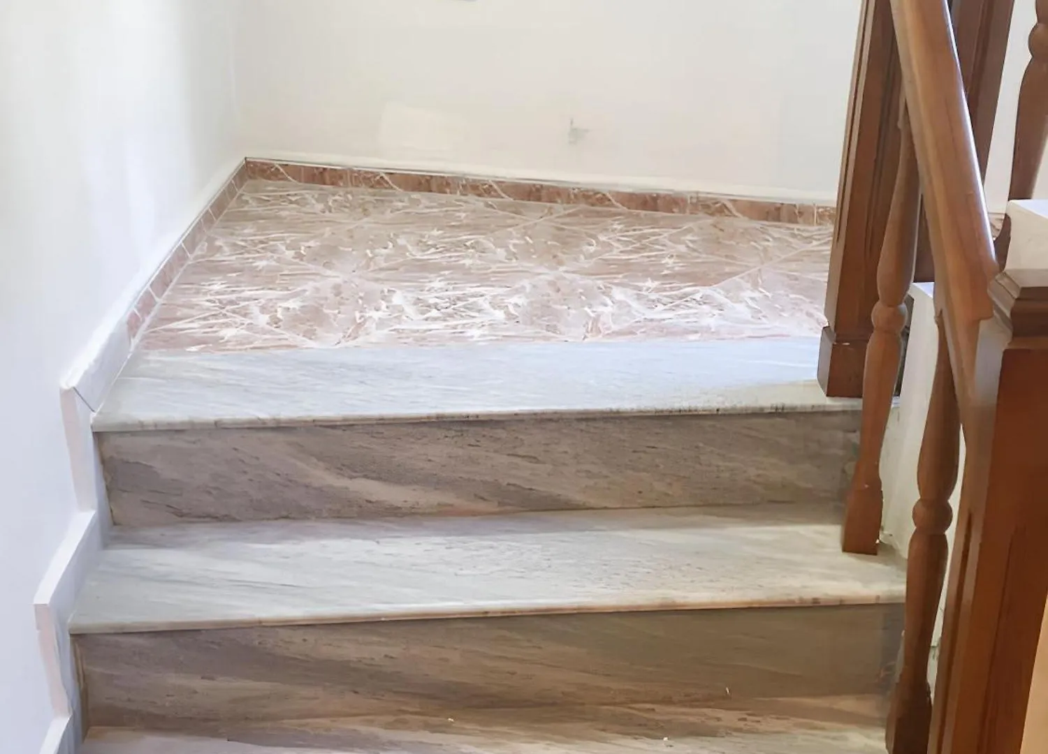 Spacious House In Berat With Secure Parking. 別荘