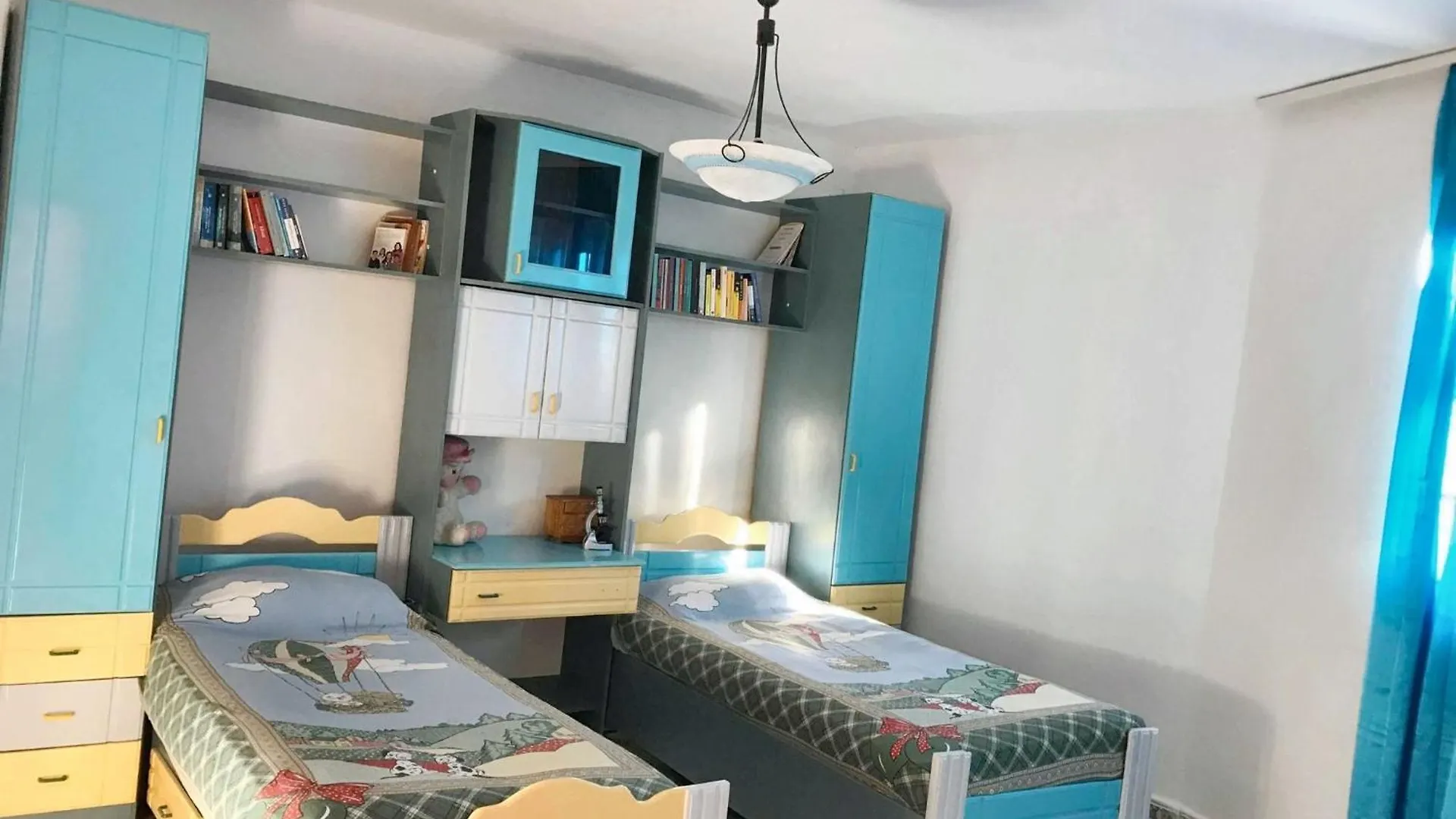 別荘 Spacious House In Berat With Secure Parking.