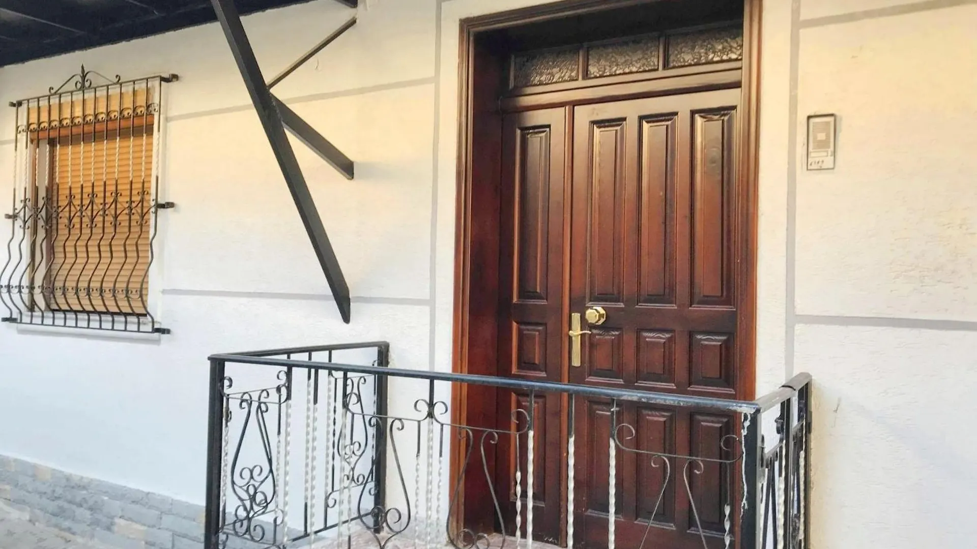 Spacious House In Berat With Secure Parking.